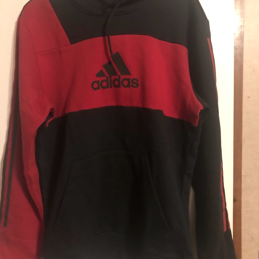 Men’s Adidas essential hoodie NWT size medium